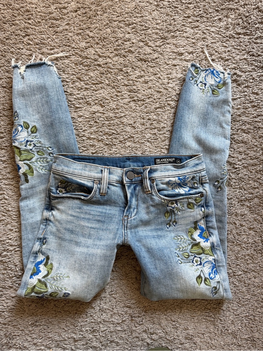 Blank NYC Women's Light Wash Embroidered Floral Jeans - Blue